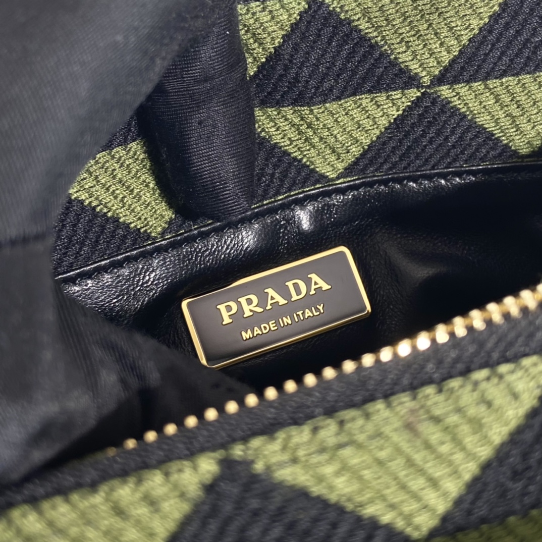 Prada_1BA368